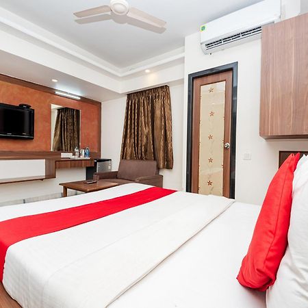 Hotel Balwas Surat Exterior foto