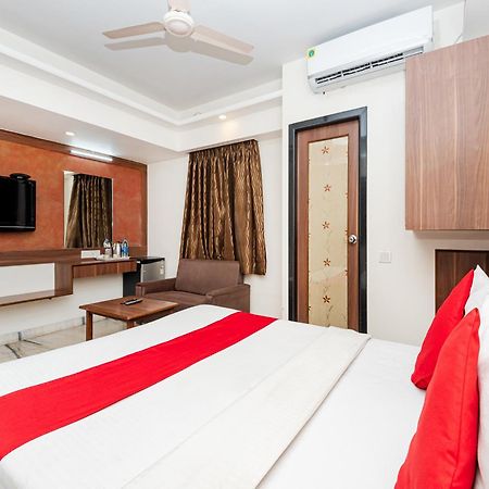 Hotel Balwas Surat Exterior foto