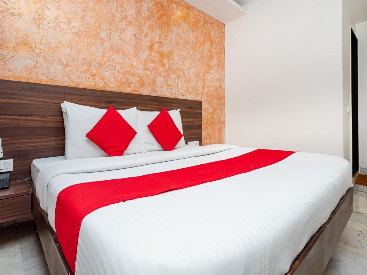 Hotel Balwas Surat Exterior foto
