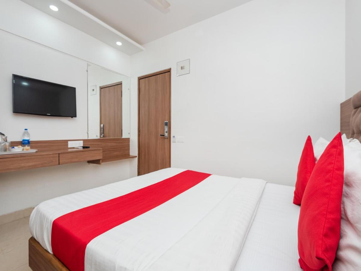Hotel Balwas Surat Exterior foto