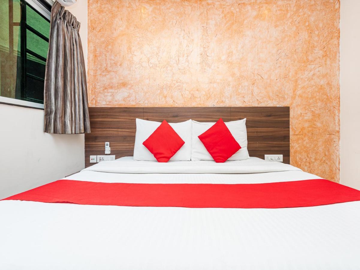 Hotel Balwas Surat Exterior foto