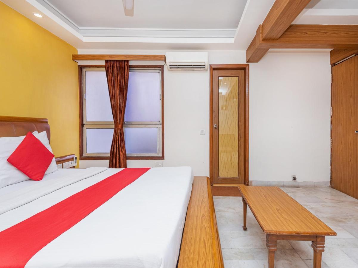 Hotel Balwas Surat Exterior foto