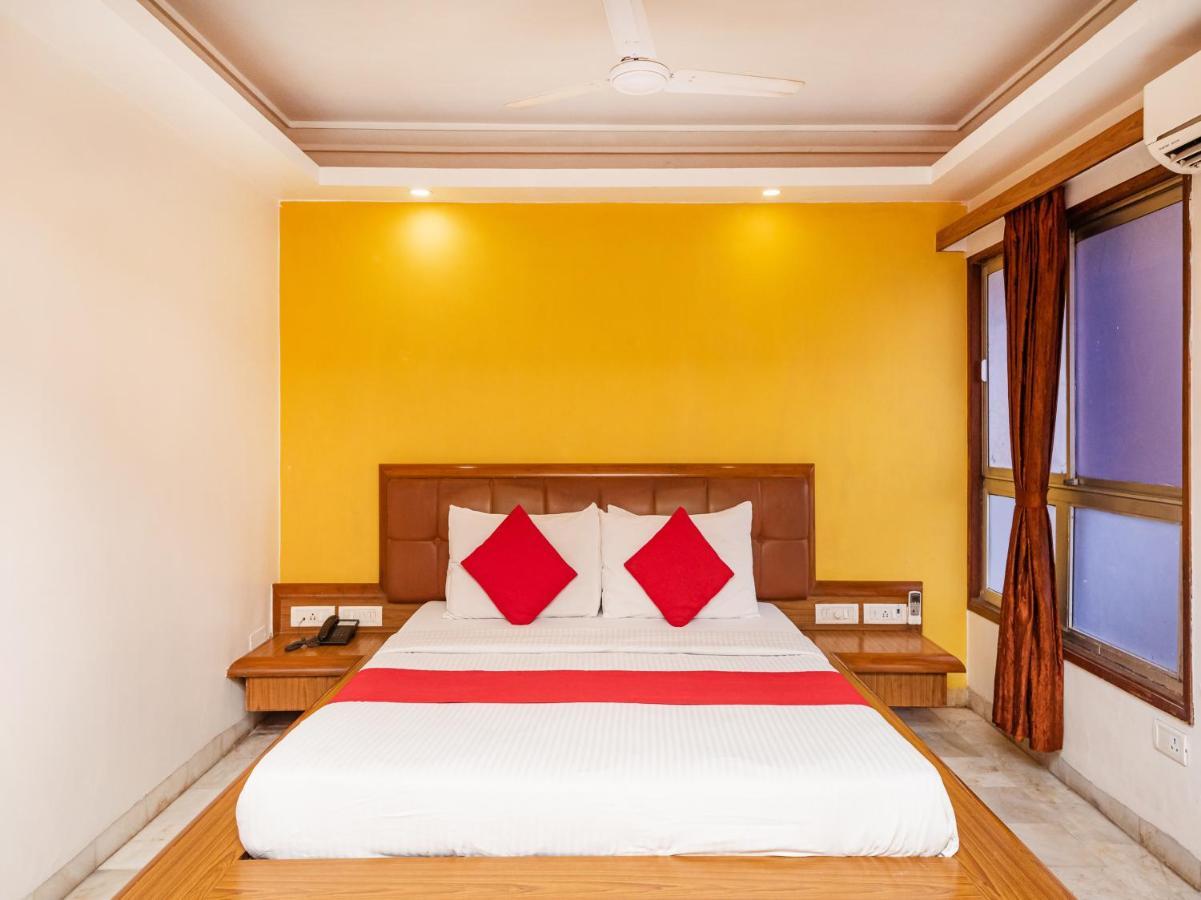Hotel Balwas Surat Exterior foto