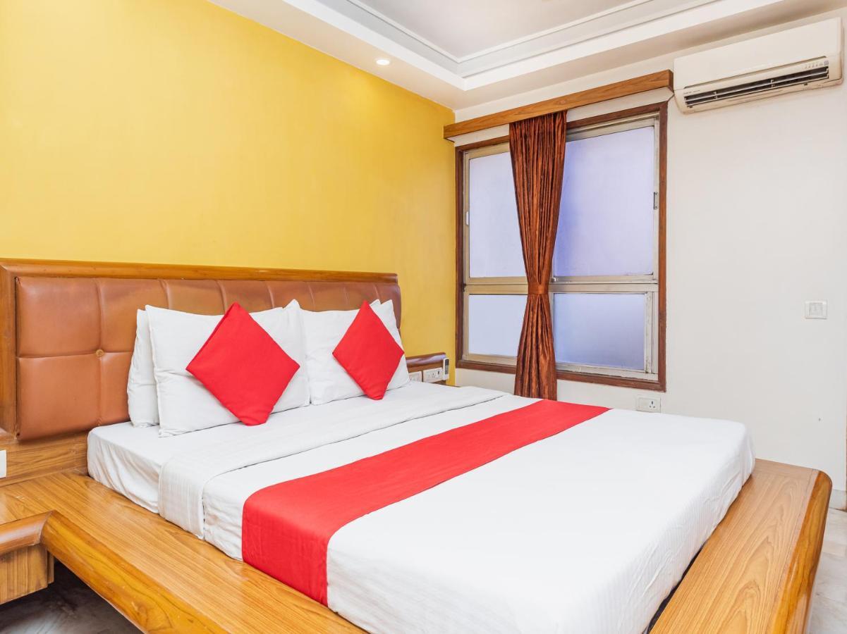 Hotel Balwas Surat Exterior foto