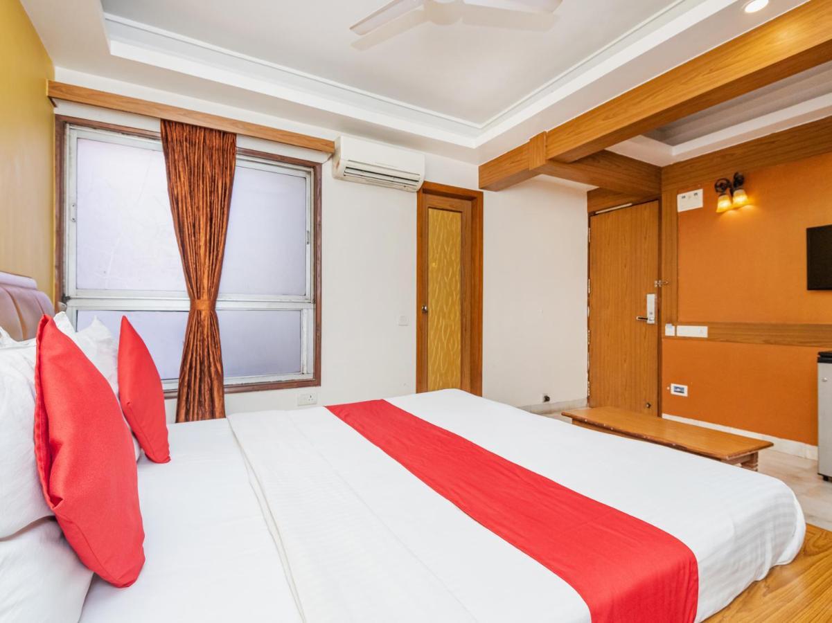 Hotel Balwas Surat Exterior foto
