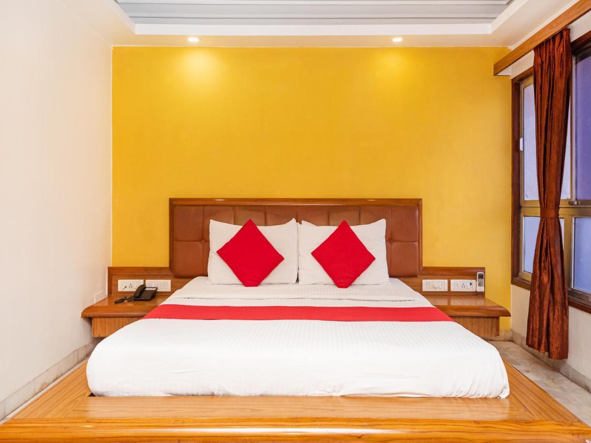 Hotel Balwas Surat Exterior foto