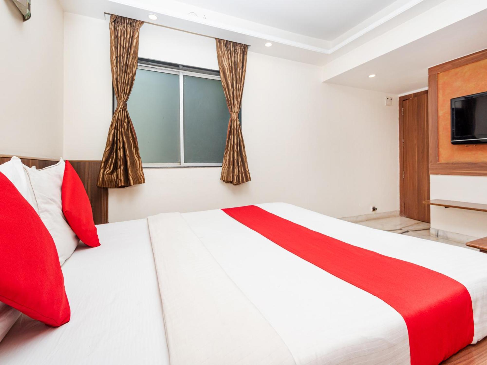 Hotel Balwas Surat Exterior foto