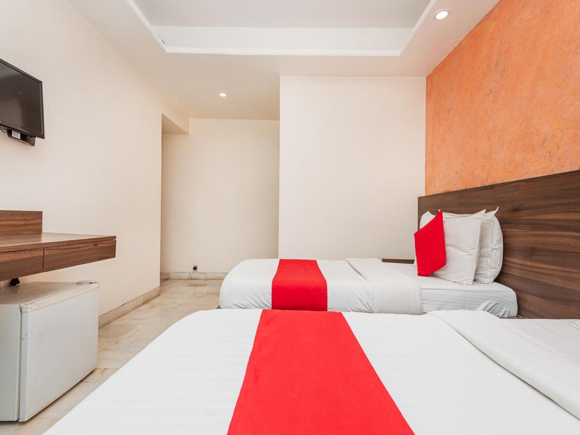 Hotel Balwas Surat Exterior foto