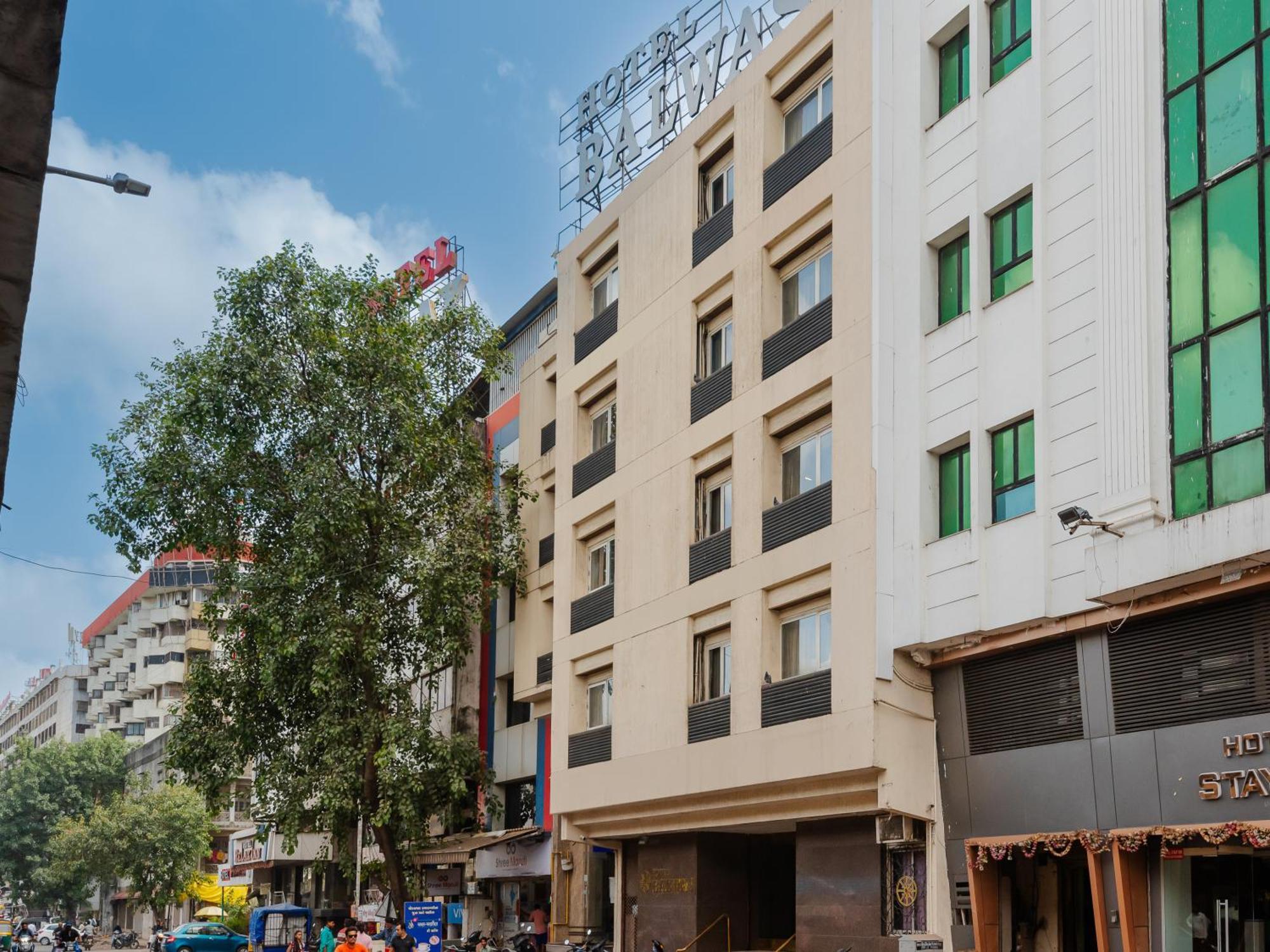 Hotel Balwas Surat Exterior foto