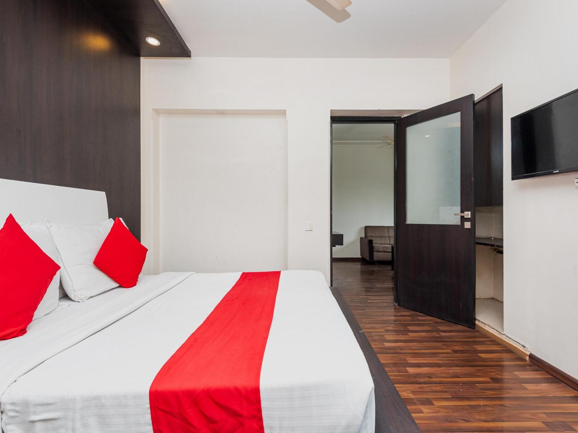 Hotel Balwas Surat Exterior foto