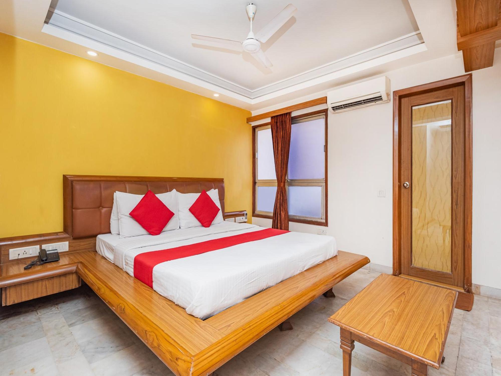 Hotel Balwas Surat Exterior foto